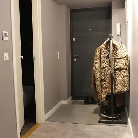 Cozy Near The Center. Apartamento Talin